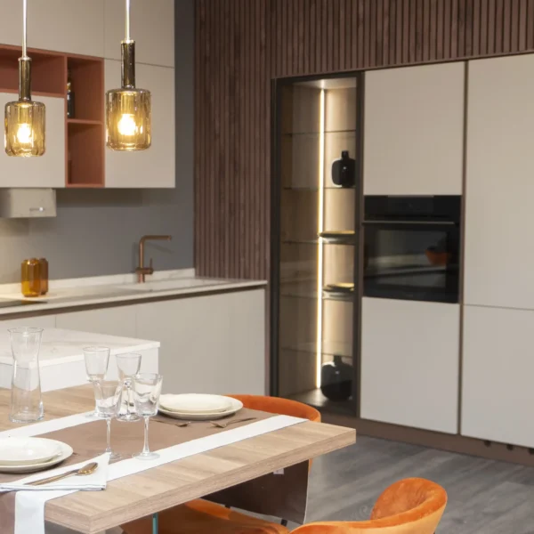 Cucina lineare con gola Rose – Château d’Ax - immagine 2